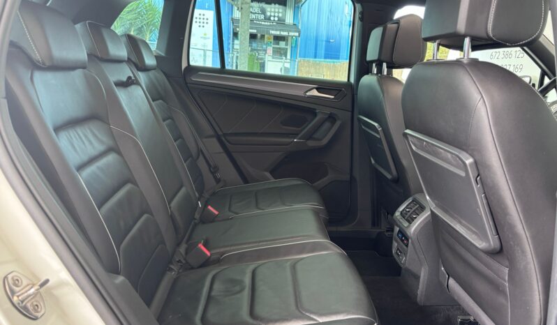 
								Volkswagen Tiguan 2.0 TDI R-line 150CV 4Motion DSG full									