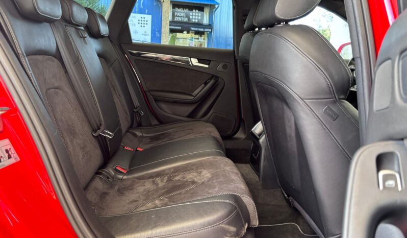 
								AUDI A4 Avant 2.0 TDI 177CV S line edition full									