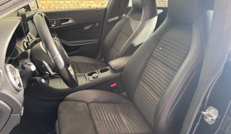 
								MERCEDES-BENZ Clase  CLA 220 d AMG full									