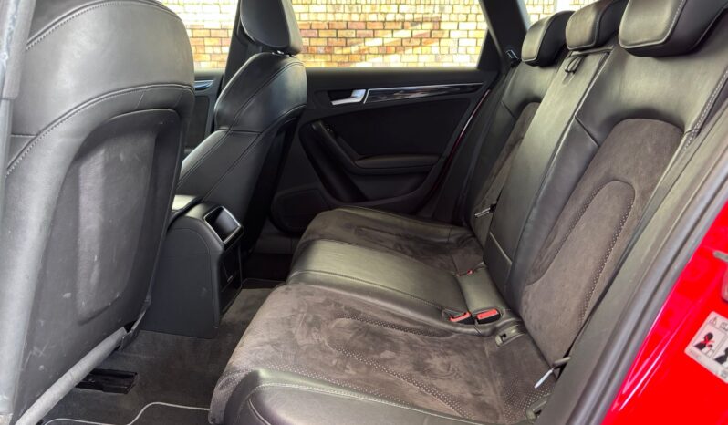 
								AUDI A4 Avant 2.0 TDI 177CV S line edition full									