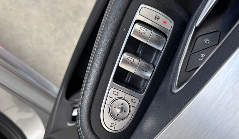 
								MERCEDES-BENZ Clase C 220 d AMG Line Estate full									