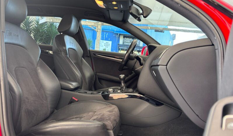 
								AUDI A4 Avant 2.0 TDI 177CV S line edition full									