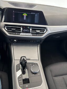 
										BMW Serie 3 318d full									