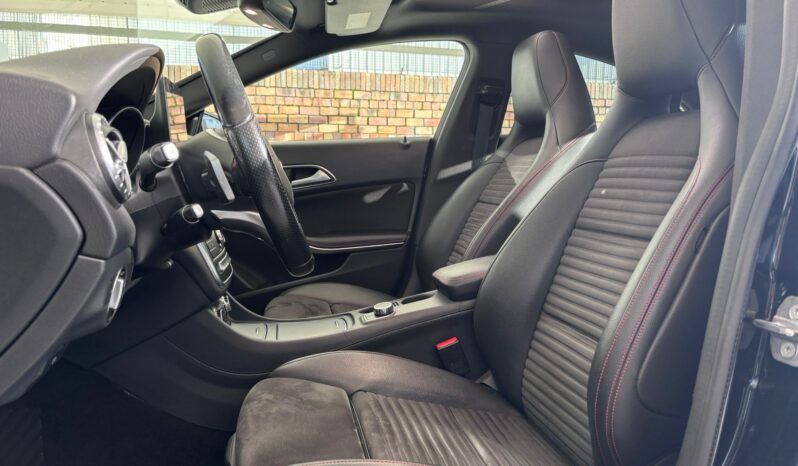 
								MERCEDES-BENZ Clase  CLA 220 d AMG full									