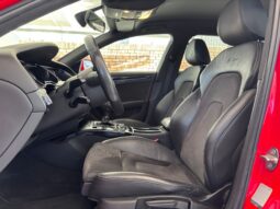 
										AUDI A4 Avant 2.0 TDI 177CV S line edition full									