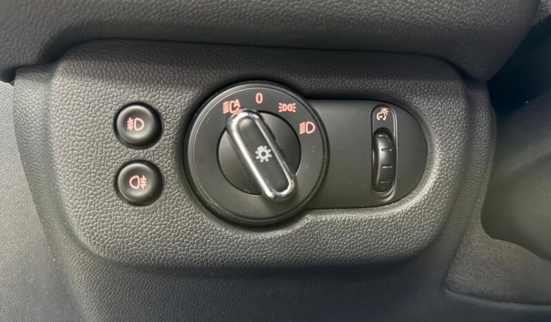 
								MINI CLUBMAN COOPER SD ALL4 AUTO full									