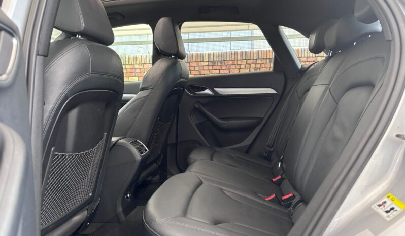 
								AUDI Q3 2.0 TDI 150CV S tronic S-line exterior y techo solar full									