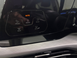 
										VOLKSWAGEN  VIII Golf Life 2.0 TDI 110kW 150CV DSG full									