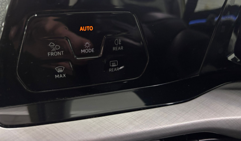 
								VOLKSWAGEN  VIII Golf Life 2.0 TDI 110kW 150CV DSG full									