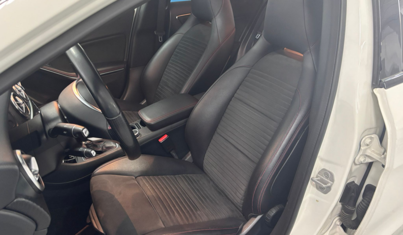 
								MERCEDES-BENZ Clase A 200 d AMG Line full									