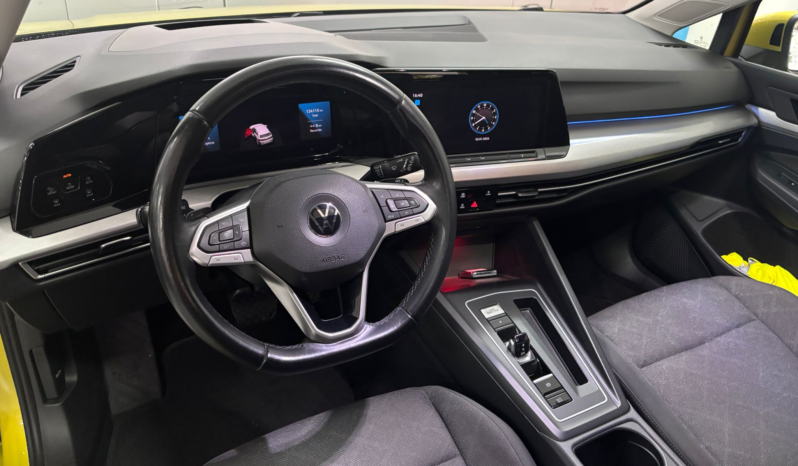 
								VOLKSWAGEN  VIII Golf Life 2.0 TDI 110kW 150CV DSG full									