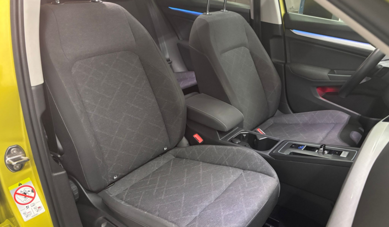 
								VOLKSWAGEN  VIII Golf Life 2.0 TDI 110kW 150CV DSG full									