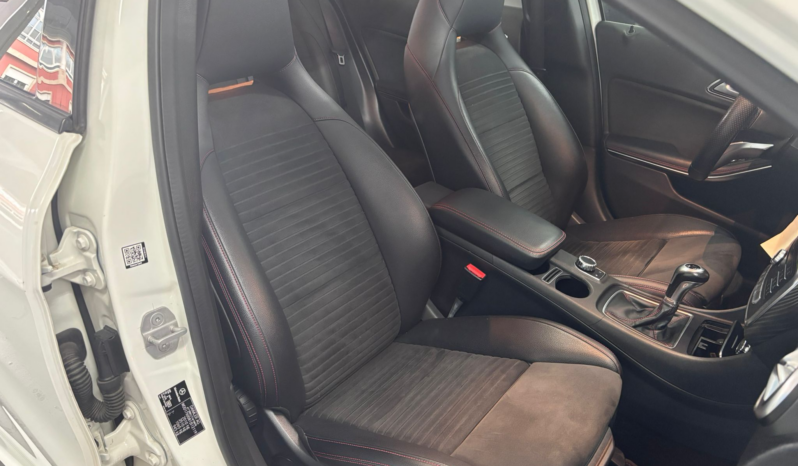 
								MERCEDES-BENZ Clase A 200 d AMG Line full									