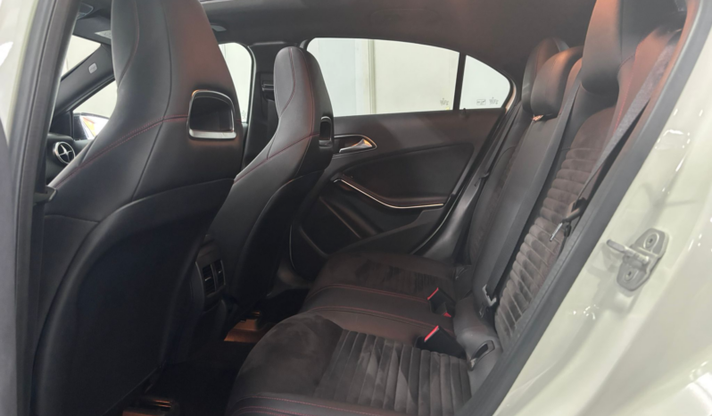 
								MERCEDES-BENZ Clase A 200 d AMG Line full									