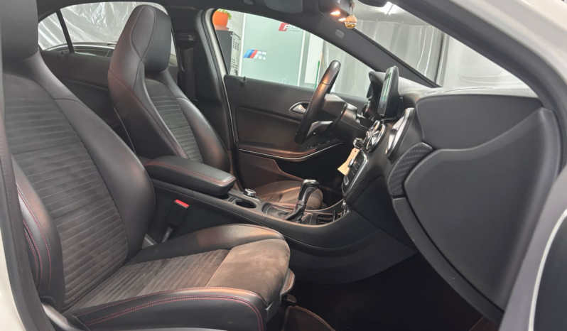 
								MERCEDES-BENZ Clase A 200 d AMG Line full									