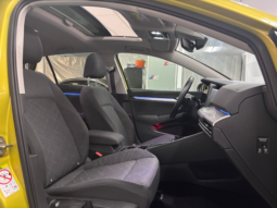 
										VOLKSWAGEN  VIII Golf Life 2.0 TDI 110kW 150CV DSG full									