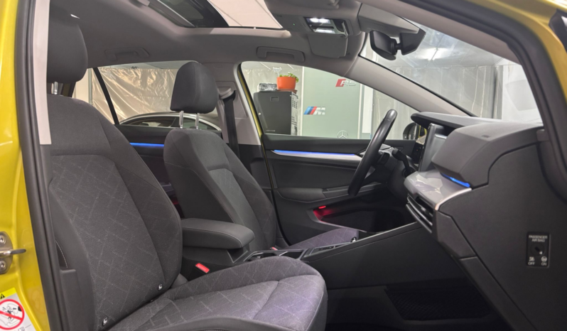 
								VOLKSWAGEN  VIII Golf Life 2.0 TDI 110kW 150CV DSG full									