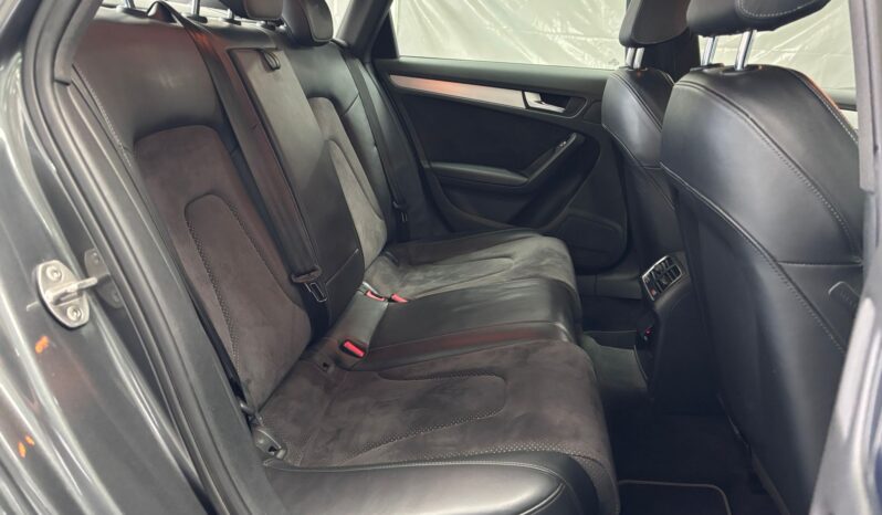 
								AUDI A4 2.0 TDI clean die multit S line edition full									