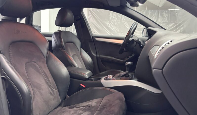 
								AUDI A4 2.0 TDI clean die multit S line edition full									