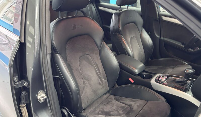 
								AUDI A4 2.0 TDI clean die multit S line edition full									