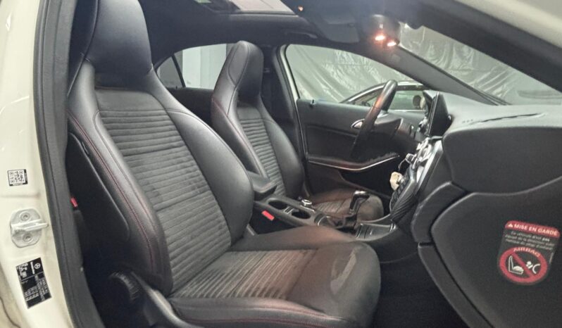 
								MERCEDES-BENZ Clase A A 200 CDI AMG Line TECHO SOLAR full									