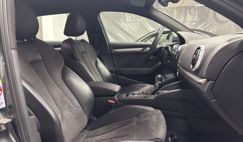 
								AUDI A3 35 TFSI 110kW 150CV S tronic Sportback S-Line Black edition full									