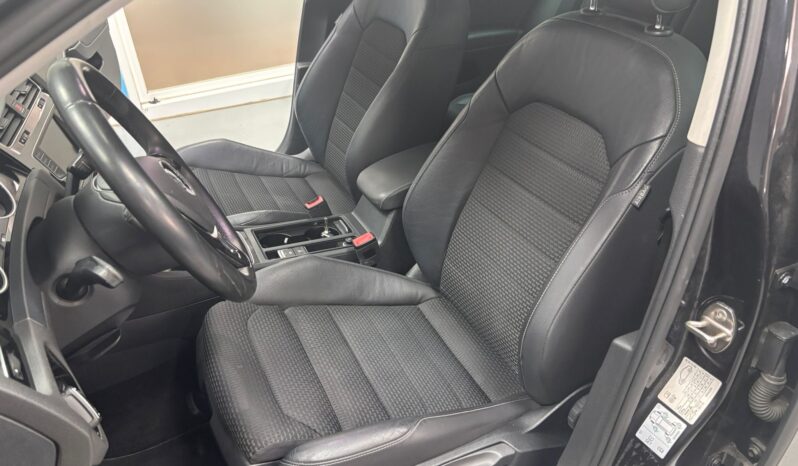 
								VOLKSWAGEN Golf Sport 2.0 TDI BMT full									