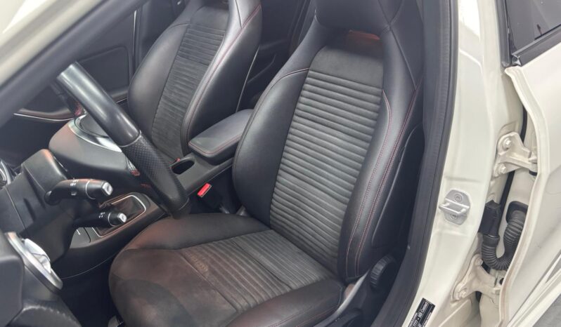 
								MERCEDES-BENZ Clase A A 200 CDI AMG Line TECHO SOLAR full									