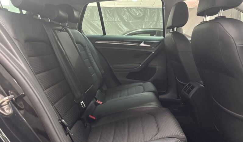 
								VOLKSWAGEN Golf Sport 2.0 TDI BMT full									