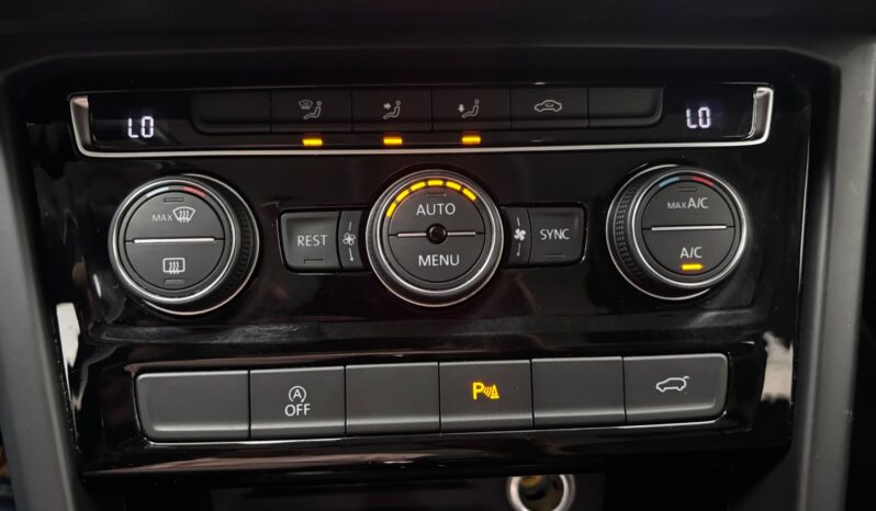 
								Touran Sport 2.0 TDI full									