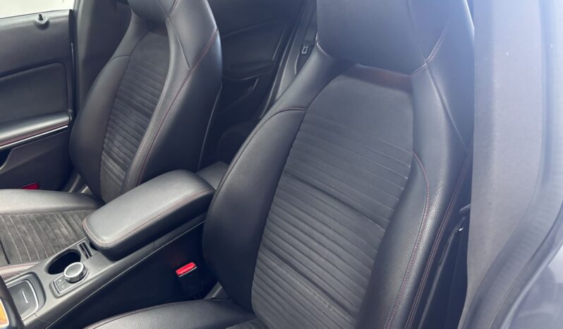 
								CLA 220 d Amg full									