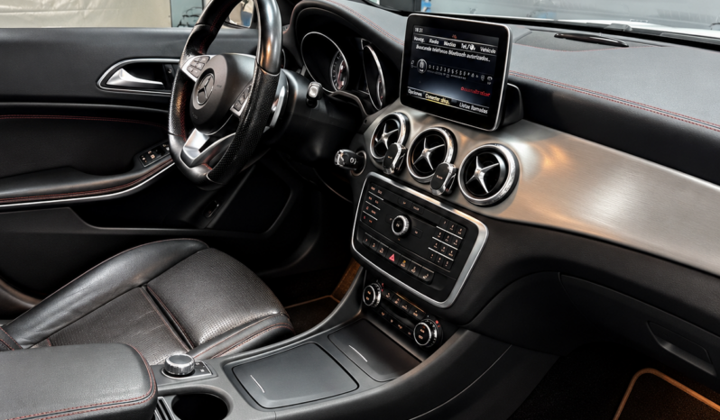 
								Clase GLA GLA 200 d AMG Line full									
