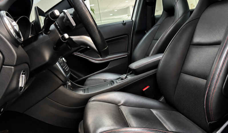 
								Clase GLA GLA 200 d AMG Line full									